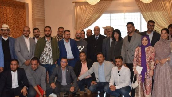 رئيس جماعة العيون يعقد لقاءً تواصليًا مع الصحفيين المحليين: مشاريع تنموية وطموحات إعلامية