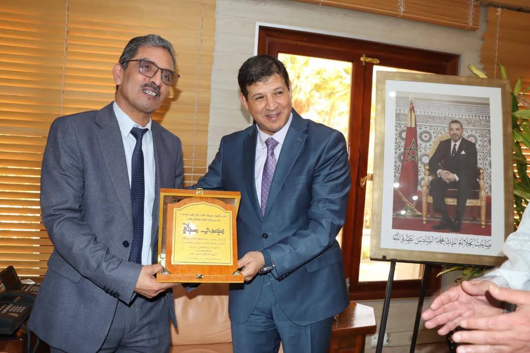 عامل إقليم تارودانت يكرم المدير الإقليمي سيدي صيلي تقديرًا لعطائه وجهوده