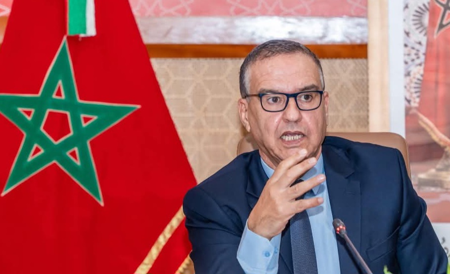 عامل بوجدور يترأس اجتماع اللجنة الإقليمية للرياضة ويشرف على توقيع اتفاقية لدعم النقل الرياضي