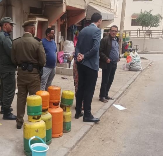 حملة مراقبة صحية بالعيون تسفر عن حجز وإتلاف مواد غذائية منتهية الصلاحية