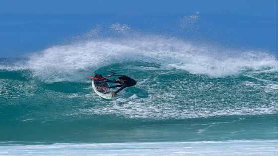 احد أبناء الداخلة يخوض أولى محطاته في بطولة العالم للألواح الطائرة بالرأس الأخضر