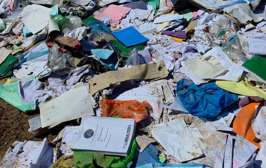 العثور على وثائق رسمية حساسة مرمية في الشارع يثير جدلا واسعا في أكادير