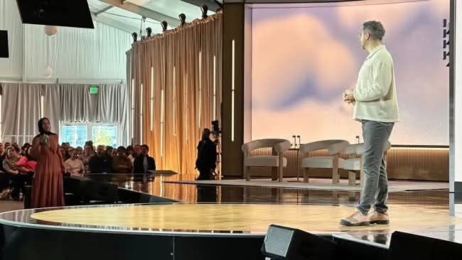 مهندسة مغربية تقاطع احتفال مايكروسوفت متهمة الشركة بالتواطؤ في جرائم حرب بغزة