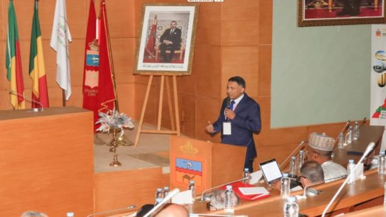 المدير الجهوي للإستثمار بالعيون يسلط الضوء على مؤهلات جهة العيون أمام رابطة العمد الفرنكوفونيين