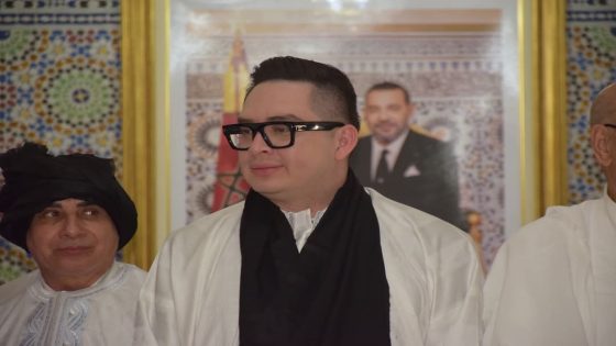 رئيس برلمان أمريكا الوسطى يتوشح بالدراعة في العيون دعما لمغربية الصحراء