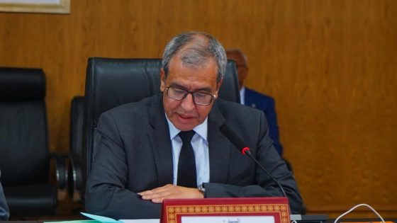 والي الداخلة يترأس إجتماع لمناقشة مخطط استغلال وتدبير الشواطئ في إطار برنامج “شواطئ نظيفة”