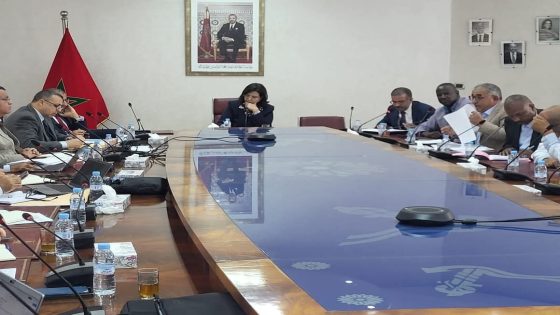 أدريوش تنصت لمهنيي الصيد التقليدي وتتعهد بحلحلة ملفاتهم العالقة