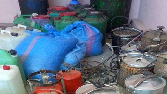 تفكيك ورشتين لتقطير وترويج “الماحيا” بالداخلة وحجز كميات مهمة من المواد المخمرة