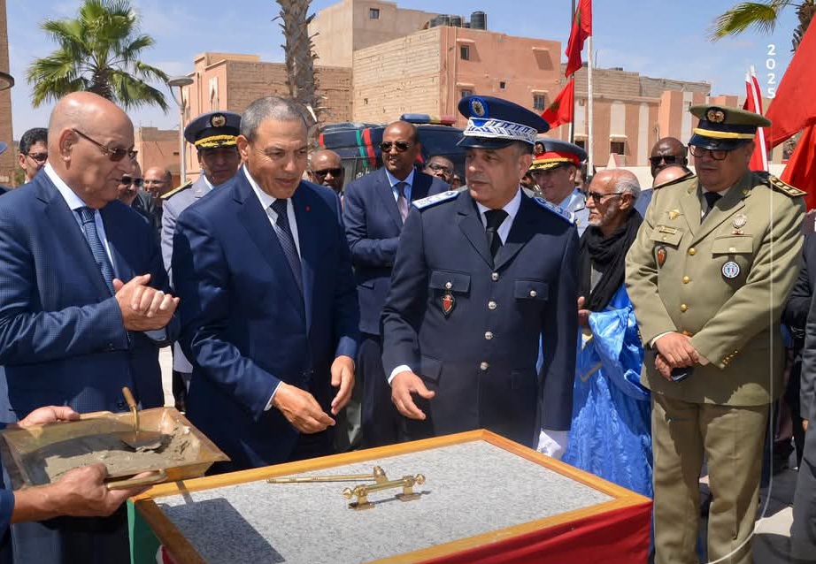 العيون تحتفي بالذكرى 69 لتأسيس الأمن الوطني وتضع حجر الأساس لبناء مقر أمني جديد