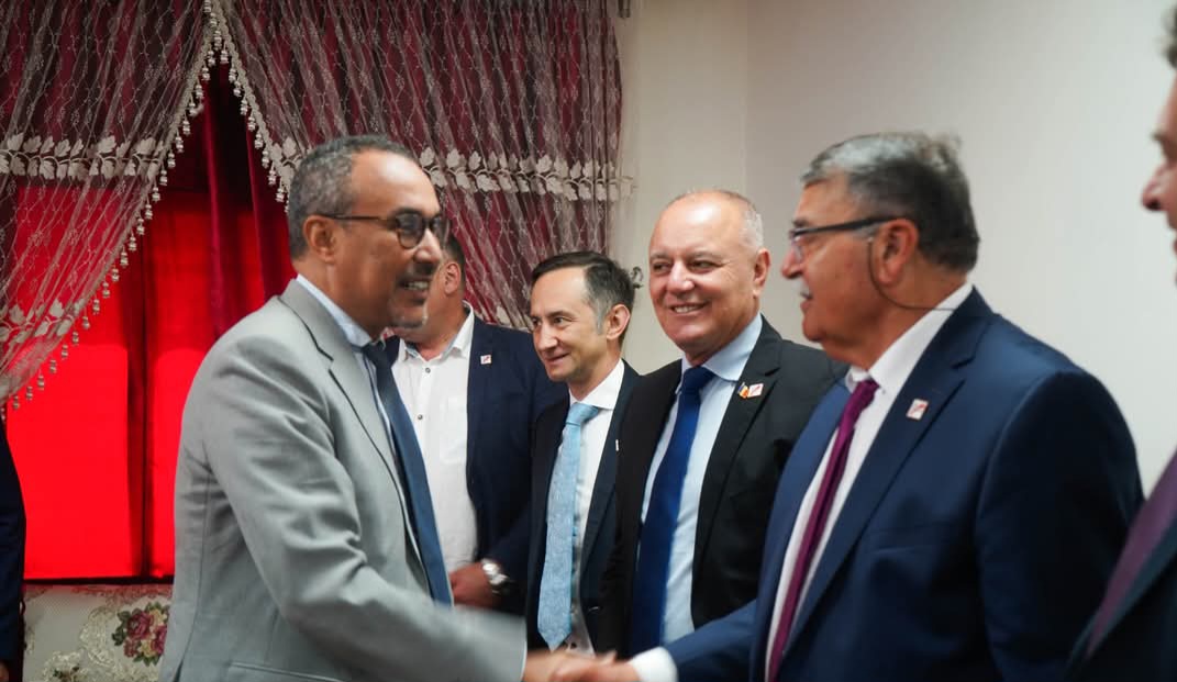 الداخلة تحتضن زيارة وفد جمعية الجماعات الرومانية… ورئيس جهة الداخلة وادي الذهب يتصدر جهود التعاون الترابي الدولي