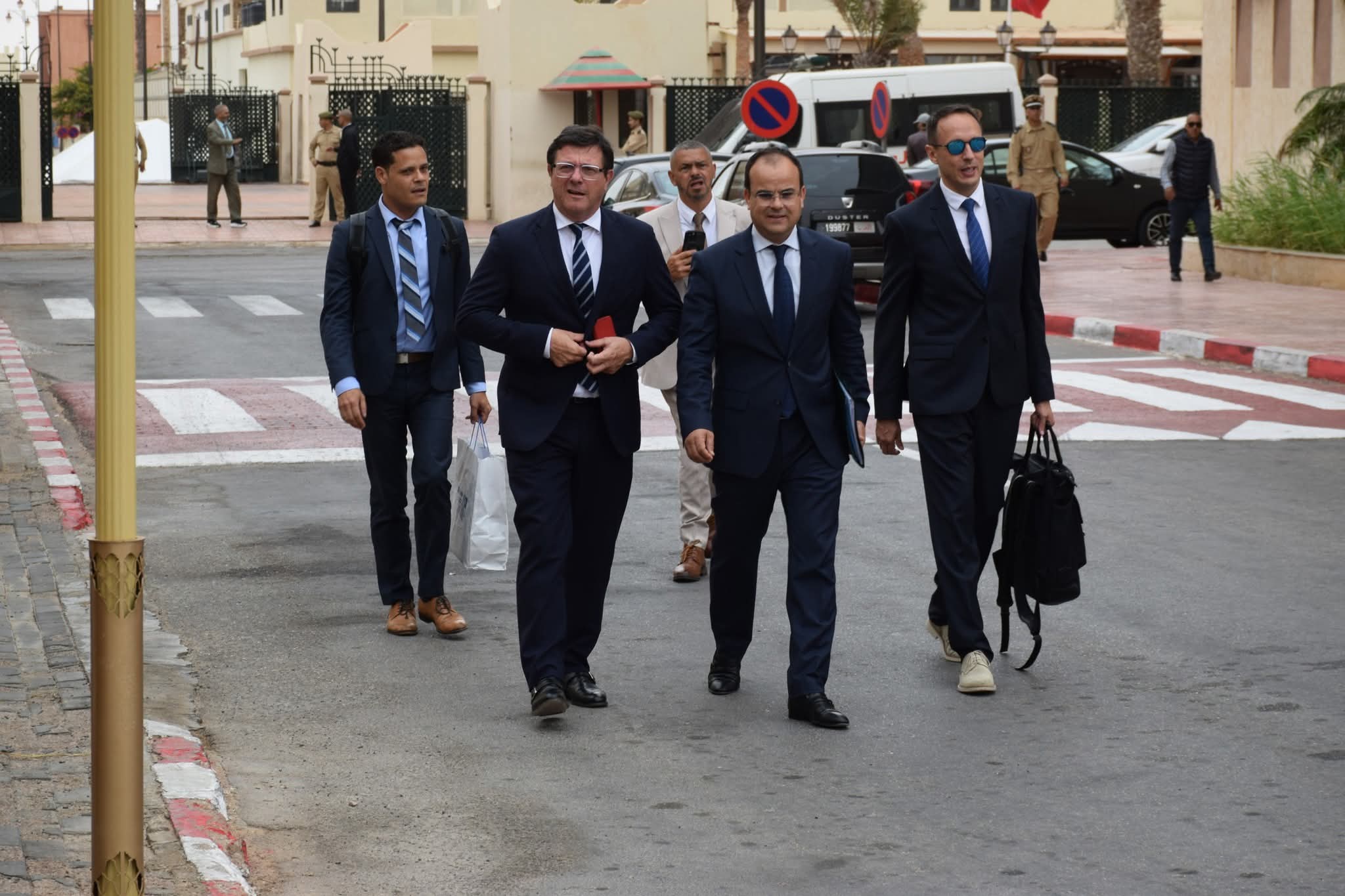 نائب رئيس جهة بروفانس – ألب – كوت دازور الفرنسية يشيد بتجربة العيون التنموية خلال زيارة رسمية