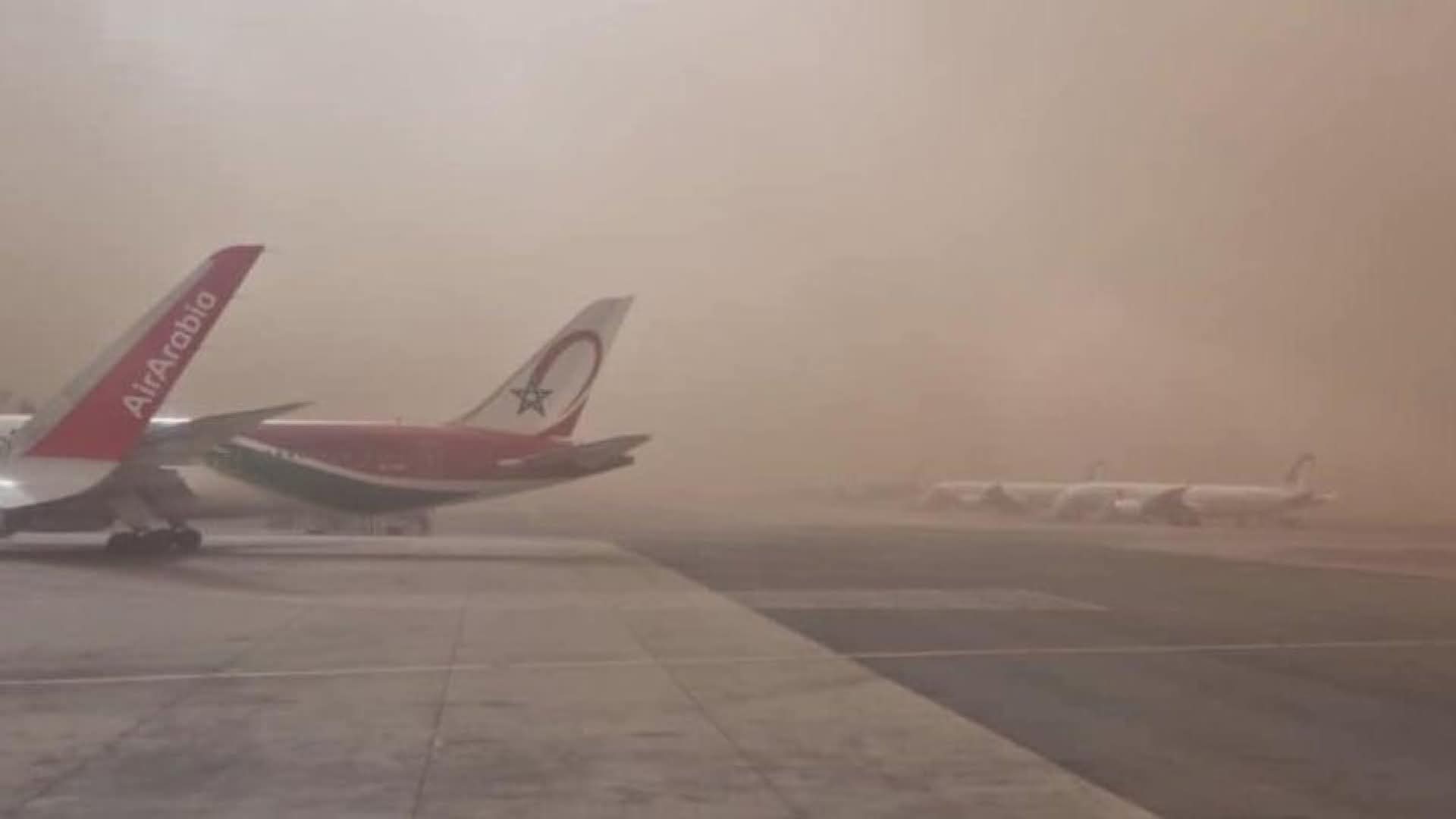 سوء الأحوال الجوية يمنع هبوط طائرة بمطار العيون ويدفعها للعودة إلى أكادير