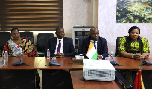 وفد دبلوماسي من كوت ديفوار يزور المركز الجهوي للاستثمار بالعيون للاطلاع على مناخ الأعمال وفرص الإستثمار