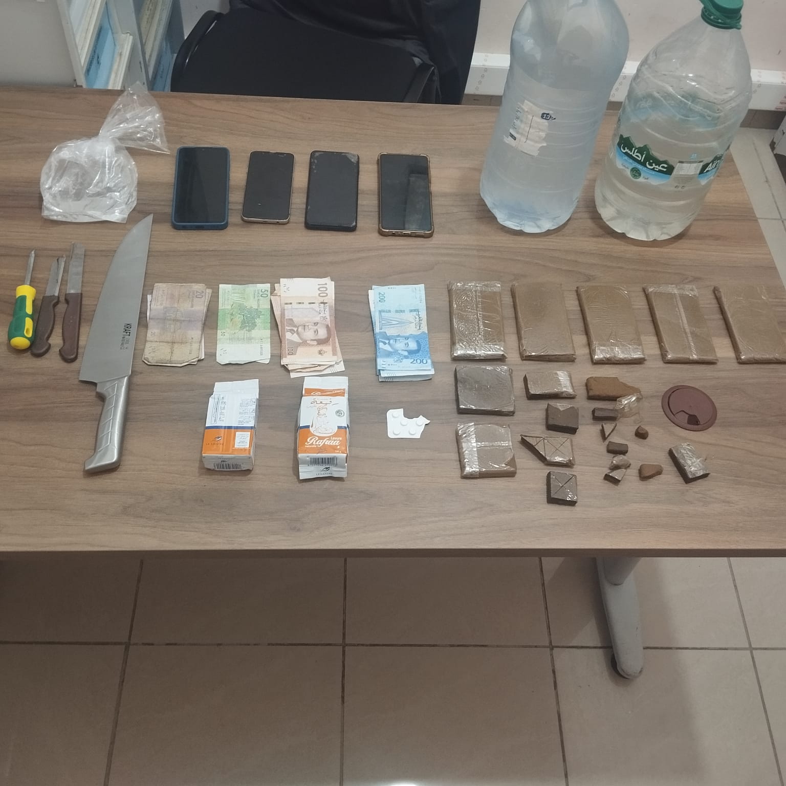 تفكيك شبكة لترويج المخدرات والمسكرات بمدينة المرسى واعتقال ثلاثة مشتبه فيهم