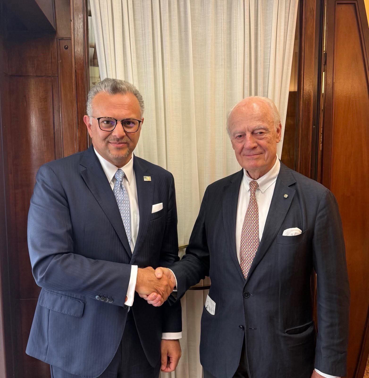 السفير الأمريكي يؤكد على مصداقية الحكم الذاتي خلال لقائه بمبعوث الأمين العام للأمم المتحدة