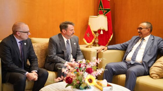 رئيس جهة الداخلة – وادي الذهب يستقبل وفدًا أمريكيًا رفيع المستوى في إطار تعزيز التعاون والشراكة