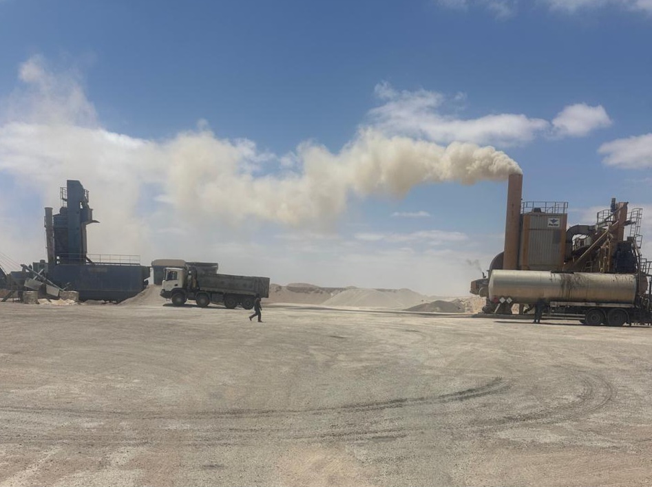 شركة تبليط بالعيون تهدد حياة المواطنين وتتجاهل الصحة العامة للساكنة