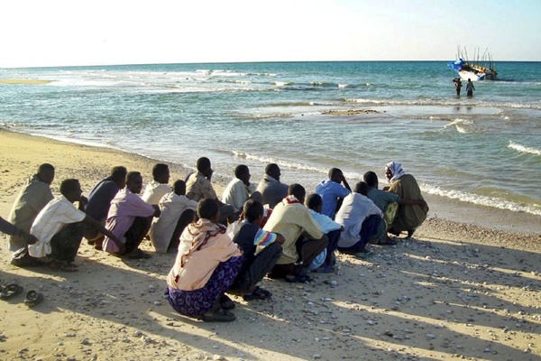 القوات المغربية تُحبط محاولات تسلل جماعية نحو سياج سبتة وتُرحّل مئات المهاجرين