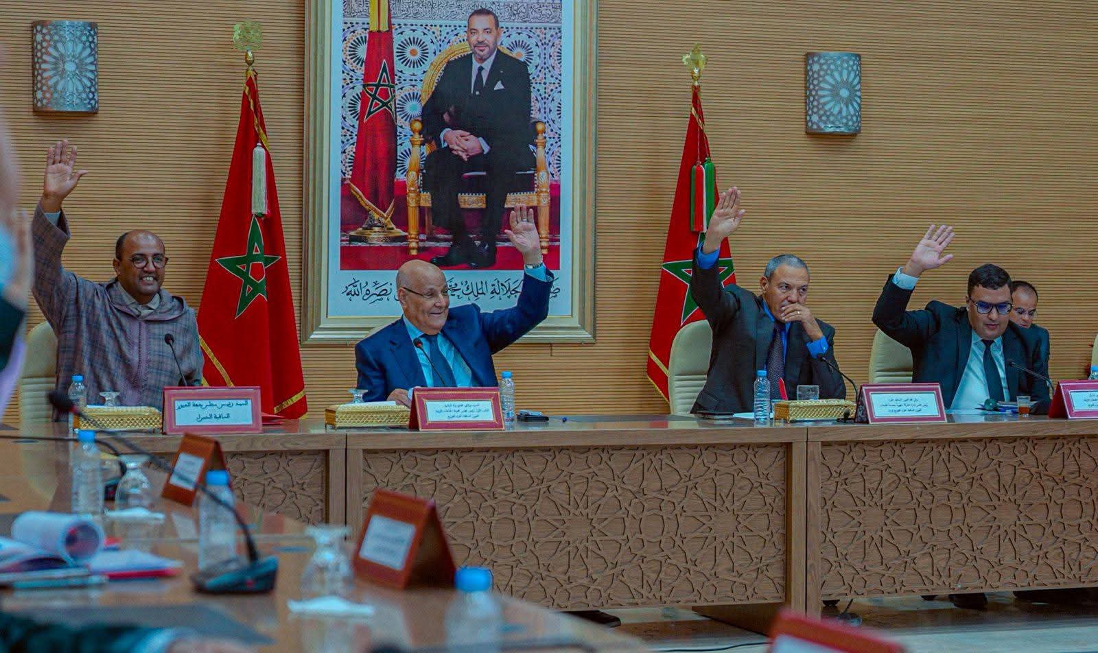 الشركة الجهوية متعددة الخدمات بالعيون تصادق على عقد تدبير مرافق التوزيع وبرامج الاستثمار