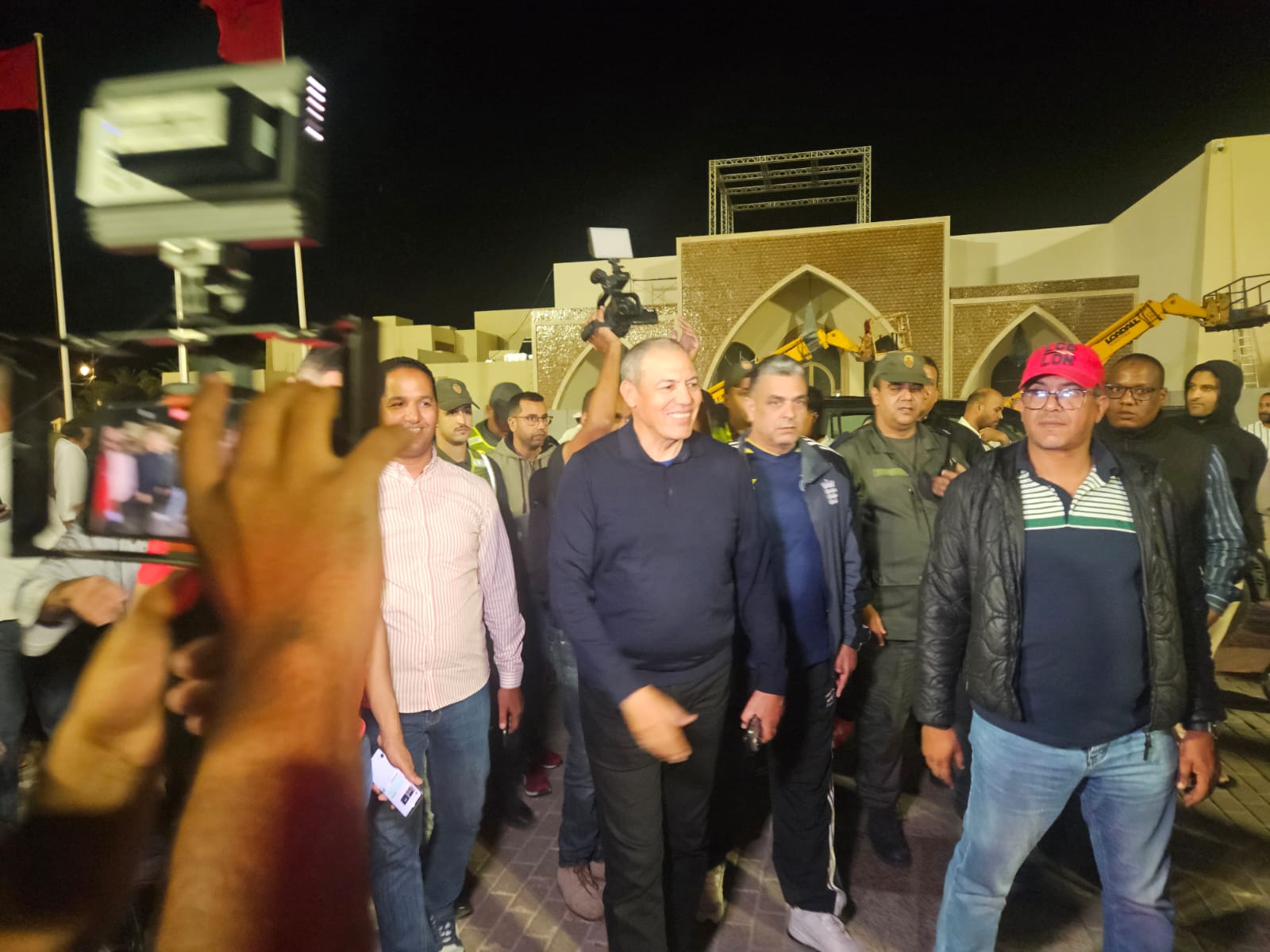 والي العيون يشارك الجماهير فرحة تتويج أشبال الأطلس بكأس العالم