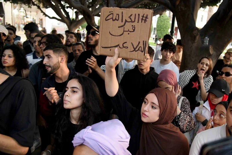 احتجاجات شبابية بمدينة كلميم تتحول إلى أعمال عنف ومواجهات مع الأمن