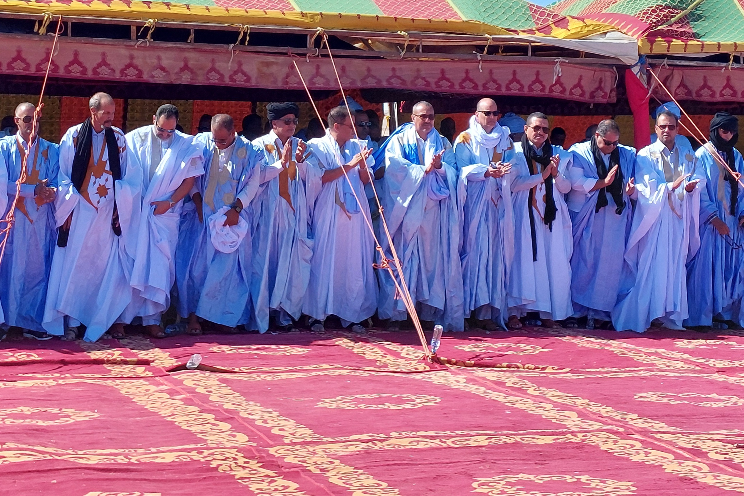 ساكنة الداخلة تجدد ولاءها لجلالة الملك وتحتفل بالذكرى السبعين لعيد الاستقلال في ملتقى “لكَلات”