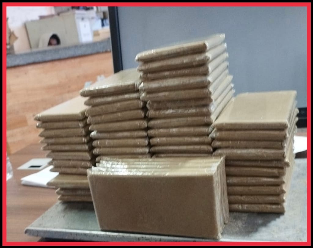 الأمن بالداخلة يوقف شخصين ويضبط حوالي 5 كيلوغرامات من مخدر الشيرا