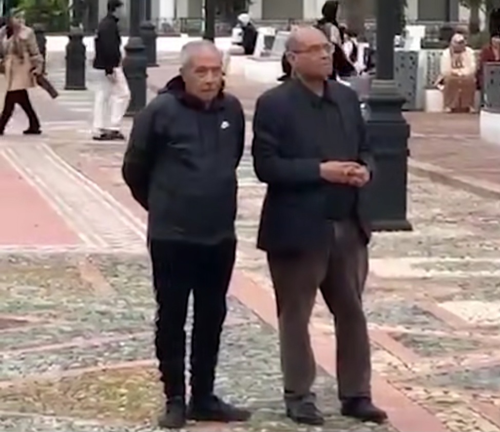 الرئيس التونسي الأسبق المنصف المرزوقي يتجول في تطوان خلال زيارة عائلية