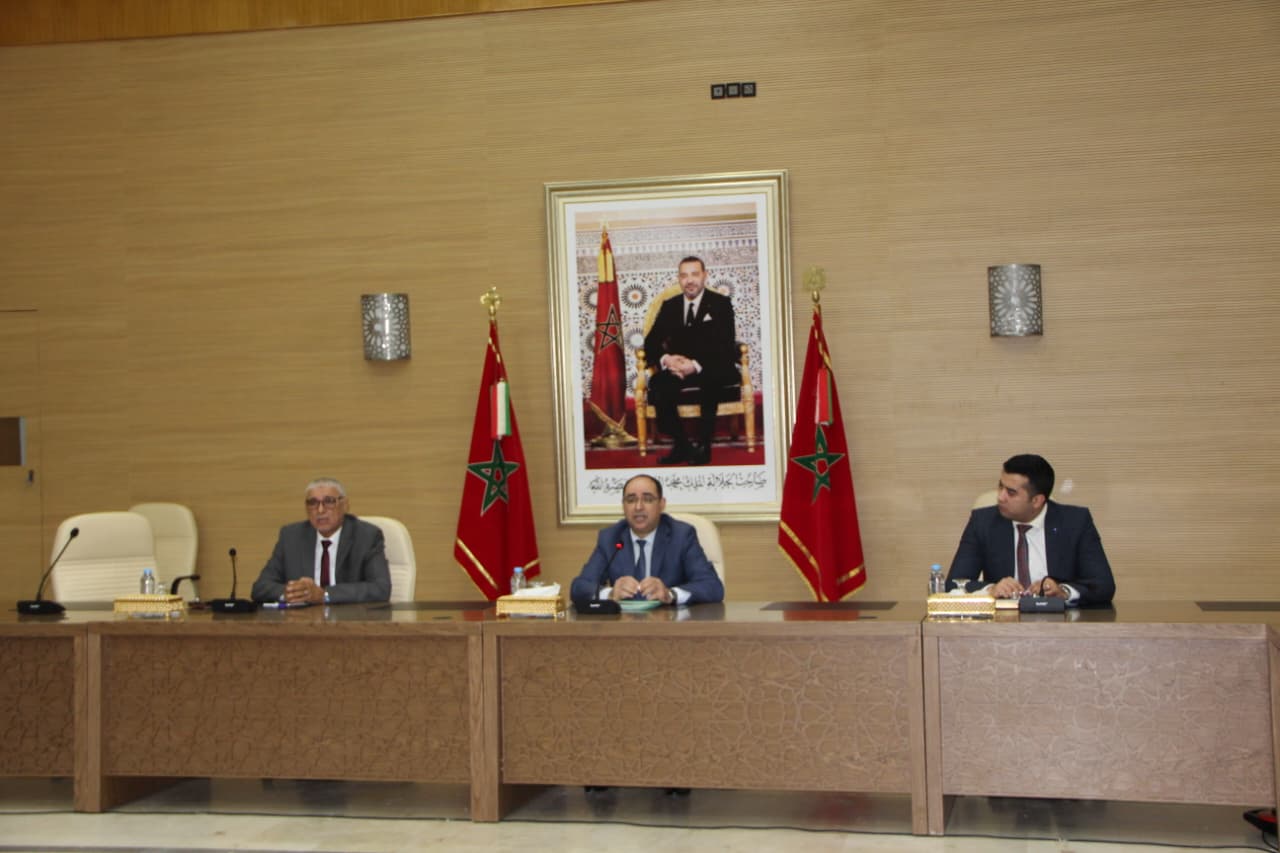 اللجنة الإقليمية بالعيون تعقد اجتماعًا لضمان وفرة المواد الأساسية واستقرار الأسعار خلال رمضان