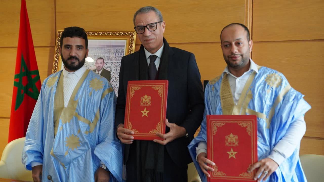 توقيع اتفاقية شراكة بين مركز الصحراء للدراسات الإنسانية والاجتماعية وجامعة عبد المالك السعدي
