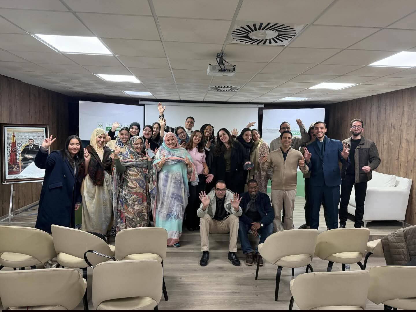 خبيرة أمريكية في الذكاء الاصطناعي تقود ورشة بالعيون حول التفاعل الرقمي والابتكار